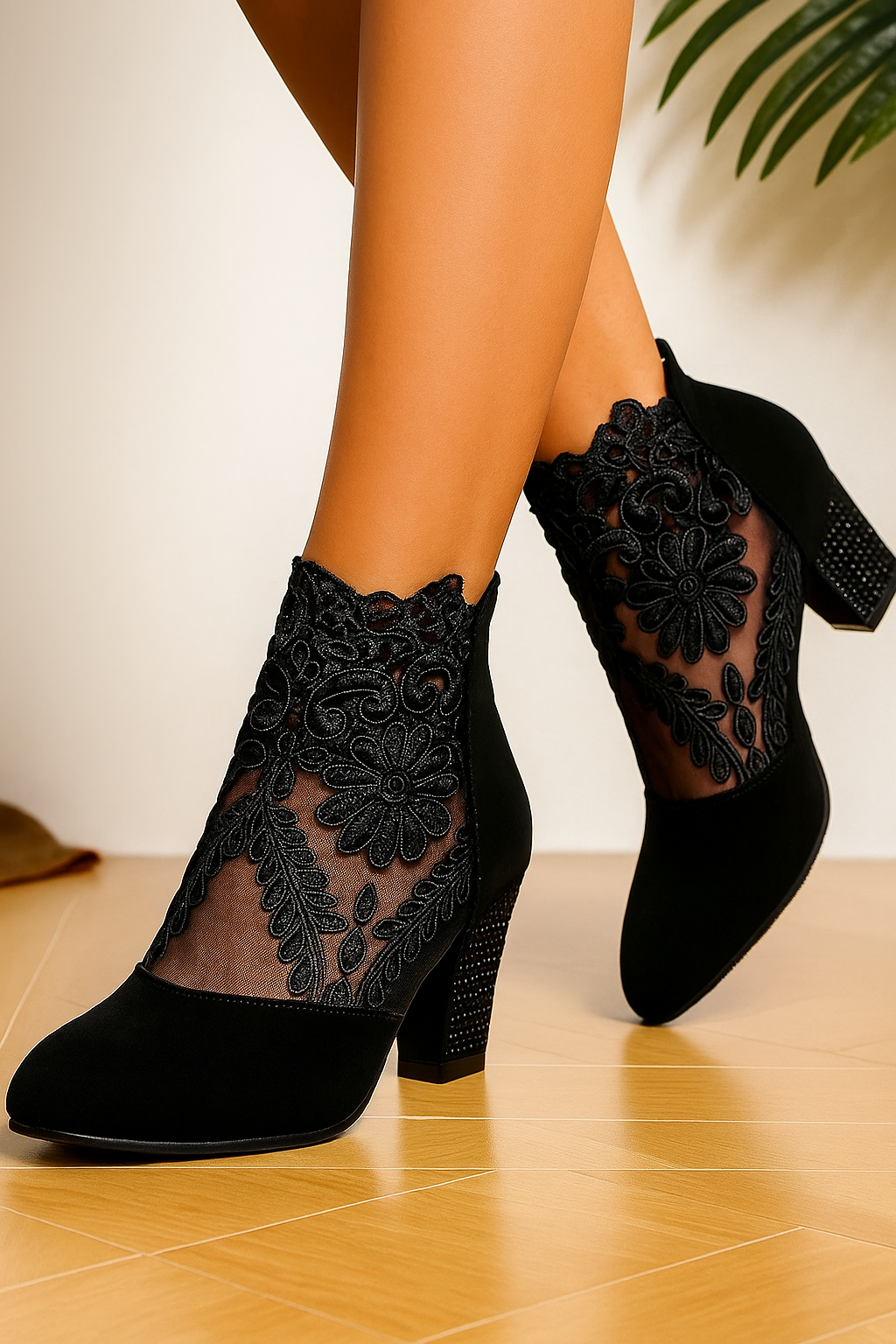 Dames Enkellaarsjes met Hak – Zwarte Kant en Strass Details